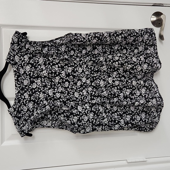LOFT B&W floral ruffle tie neck shell (Size: L) - Picture 6 of 8